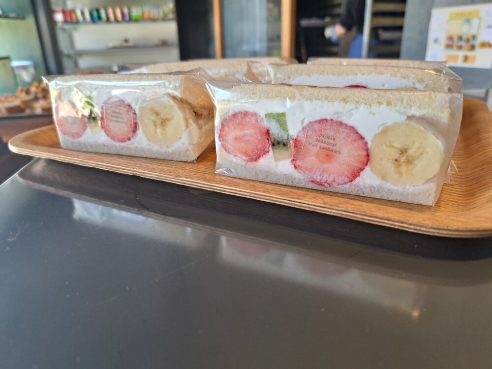 panove フルーツサンド（いちご・キウイ・バナナ）